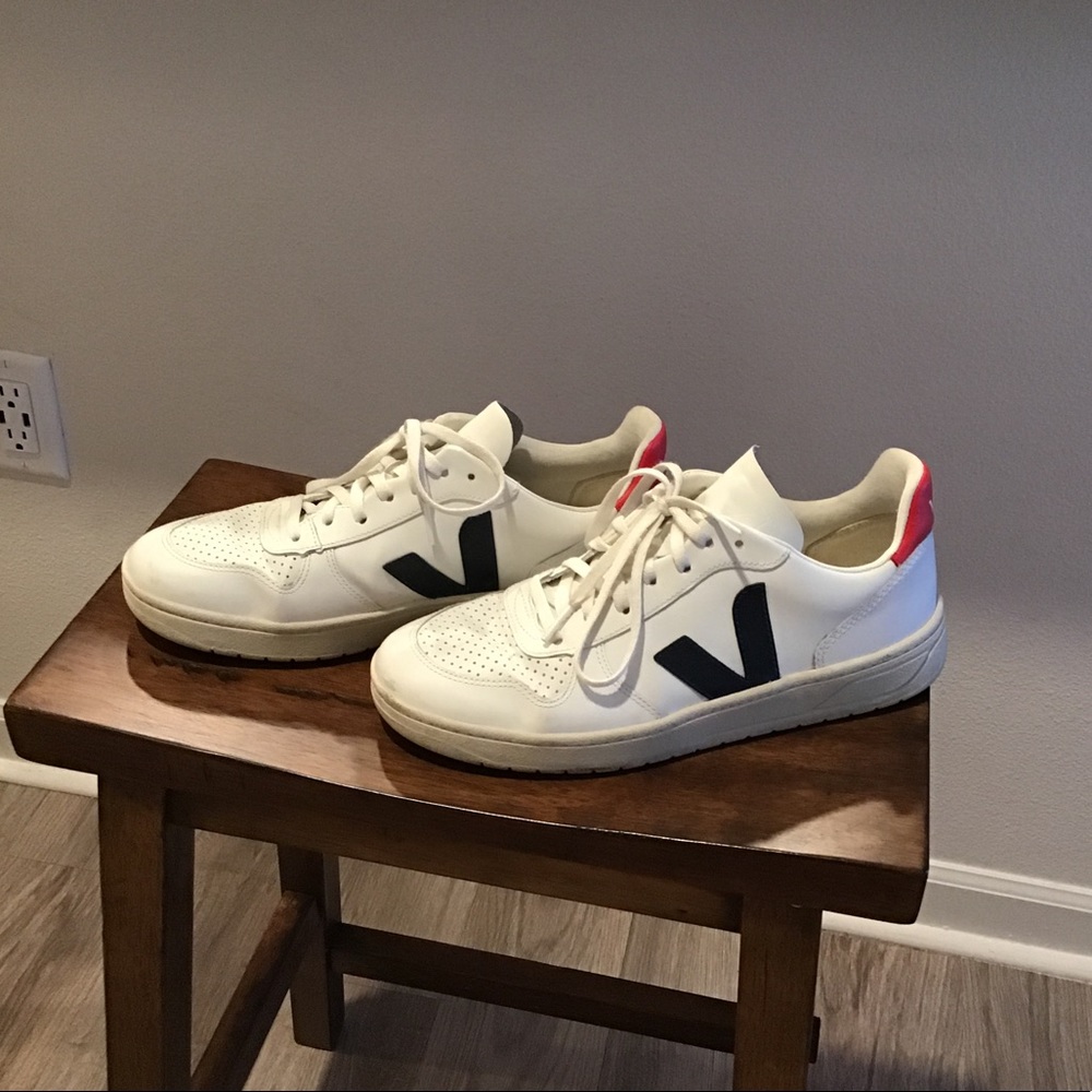 Vera V-10 Sneakers